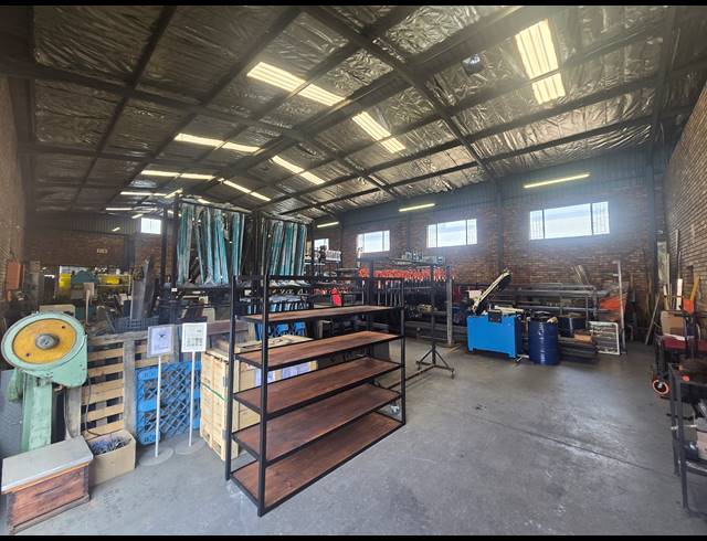 550M² WAREHOUSE TO LET IN ANDERBOLT